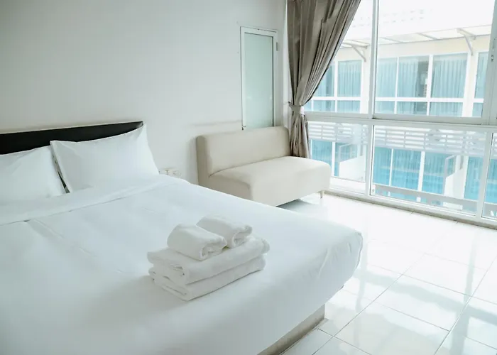 Full Stop Pool Don Mueang Отель 4*