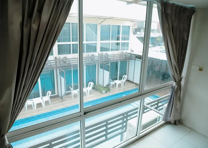 Full Stop Pool Don Mueang 4* Бангкок
