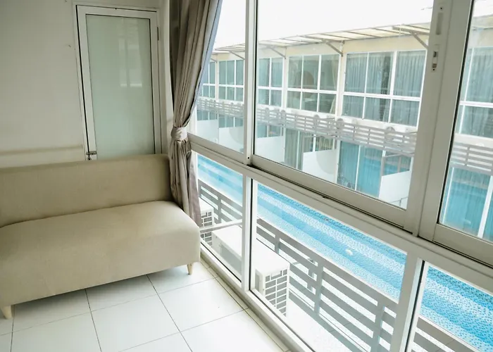Full Stop Pool Don Mueang Отель 4*