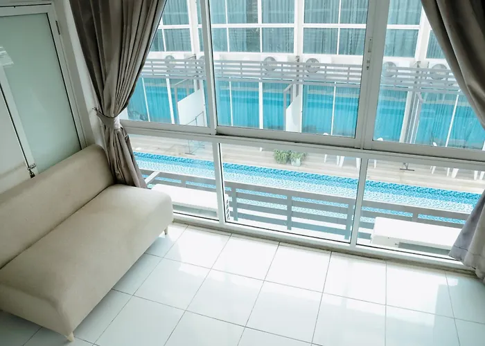 Full Stop Pool Don Mueang Отель Бангкок