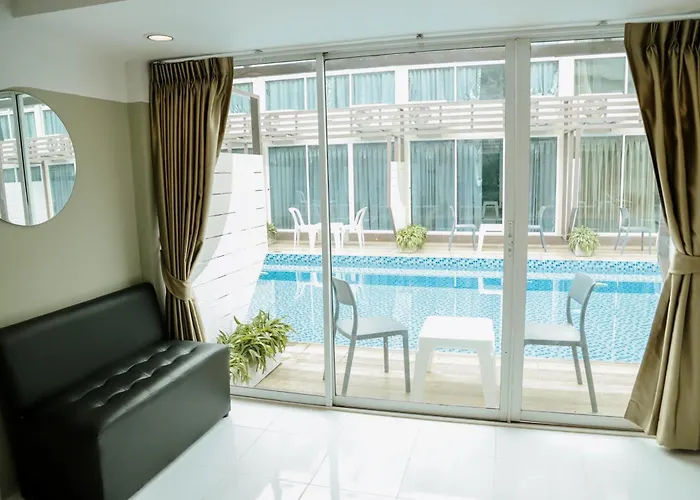 Full Stop Pool Don Mueang 4*
