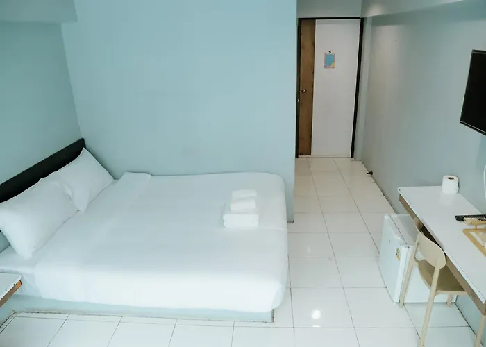 Full Stop Pool Don Mueang Отель 4*